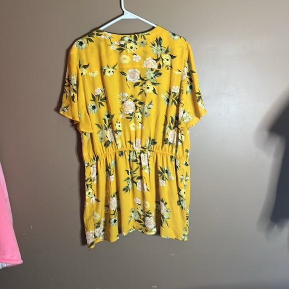 Plus size yellow blouse - Picture 3 of 3